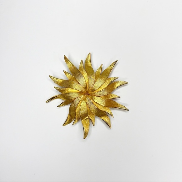 Vintage Designer Rare Hattie Carnegie Sunburst Gold Tone Brooch Retro - Picture 4 of 15